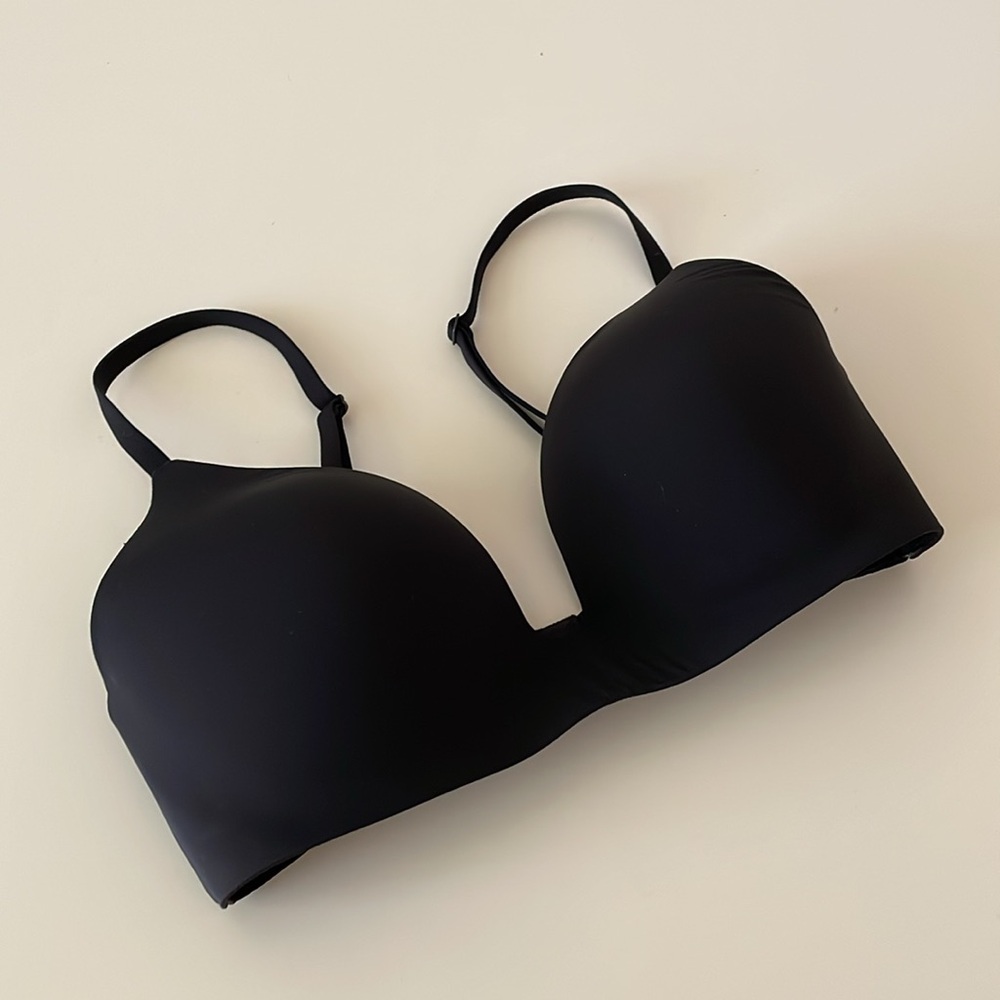Victoria's Secret Lightly Lined T-shirt Bra Wireless Black 32D Minimalist Staple